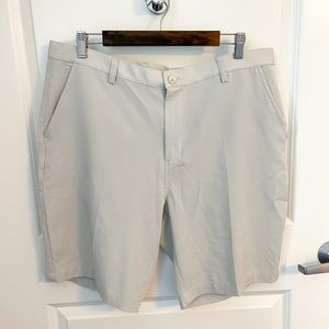 1764 Men’s grey golf shorts